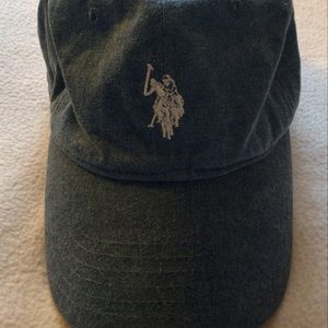 Polo-style baseball cap